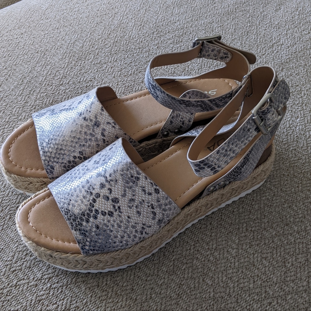 Soda Snakeskin Ankle Strap Espadrilles, size 10 - Picture 2 of 4